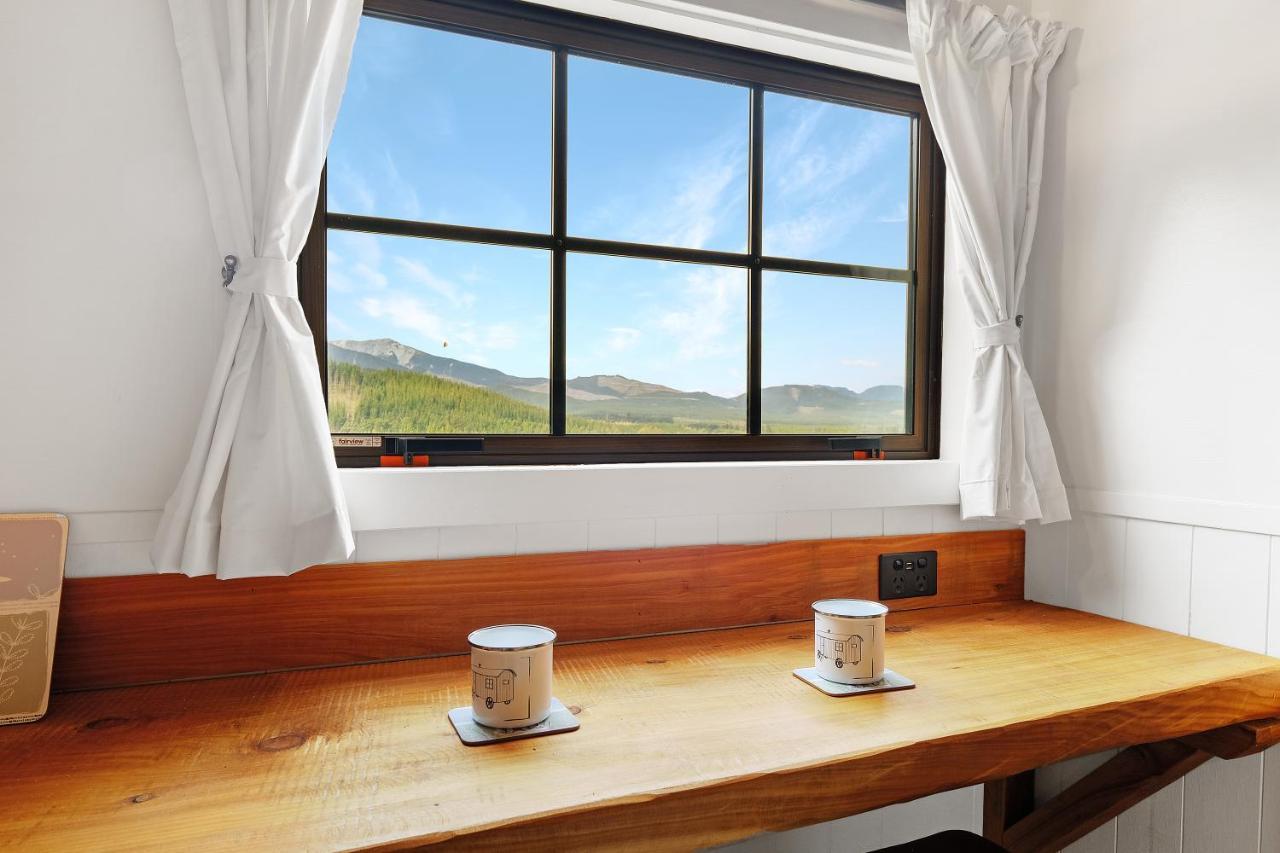 The Shepherds Hut - Boutique Retreat. Hanmer Springs Bagian luar foto